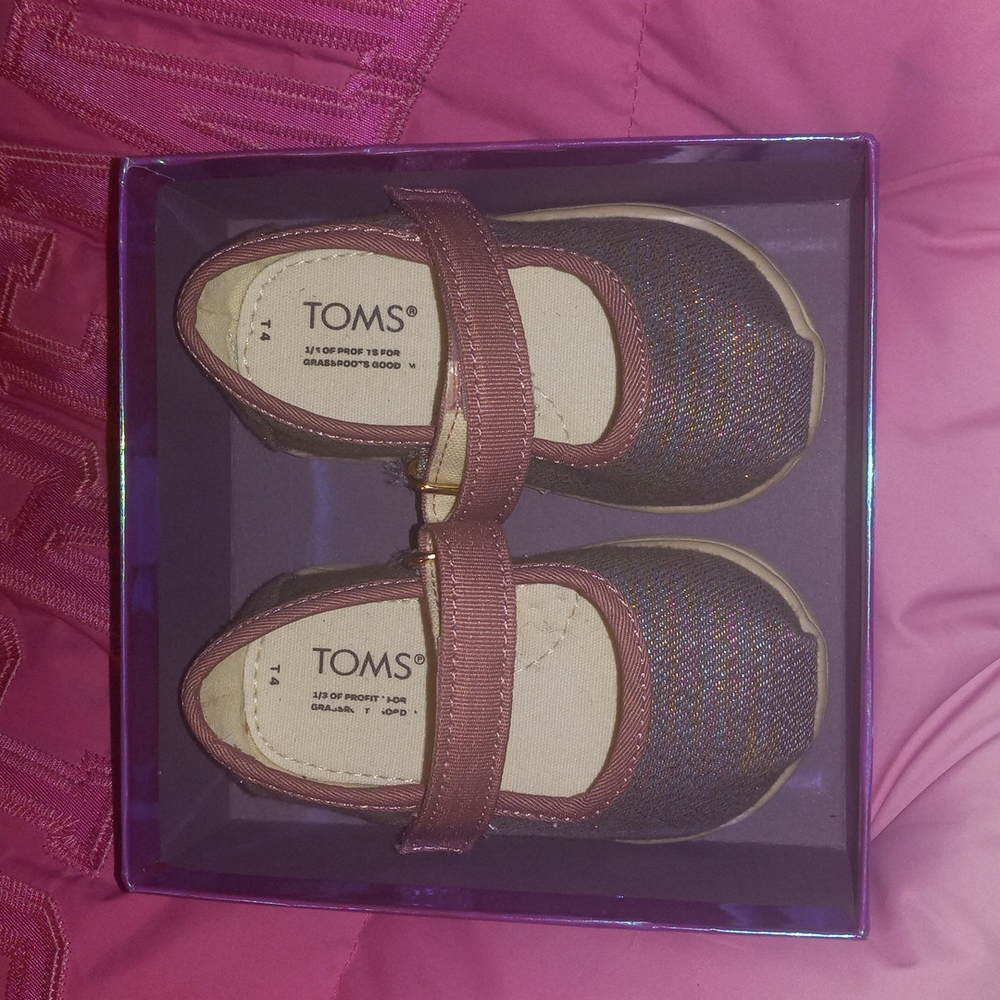 Toms shoes size 4 t